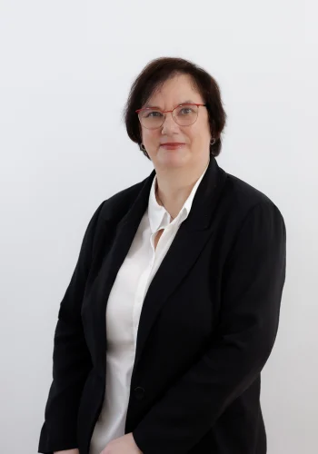 Ana M Robles